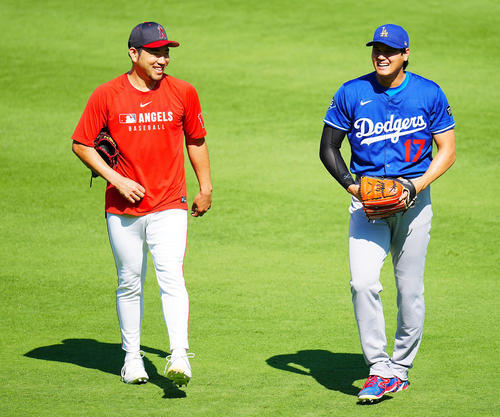 大谷翔平、エンゼルスファンから大歓声で迎えられる かつての本拠地