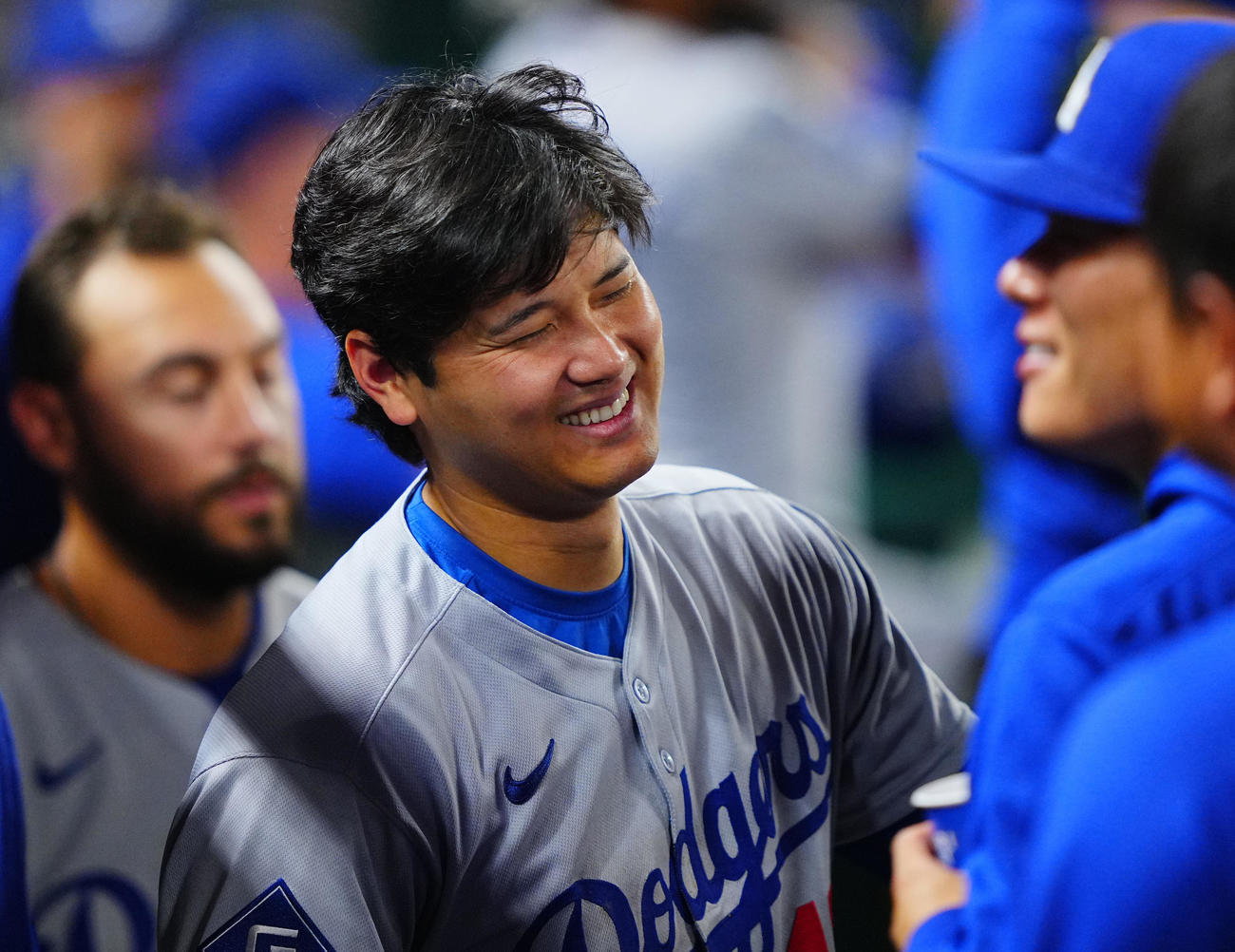 エンゼルス対ドジャース　6回表に三重殺に倒れたドジャース大谷はベンチで苦笑い（撮影・垰建太）