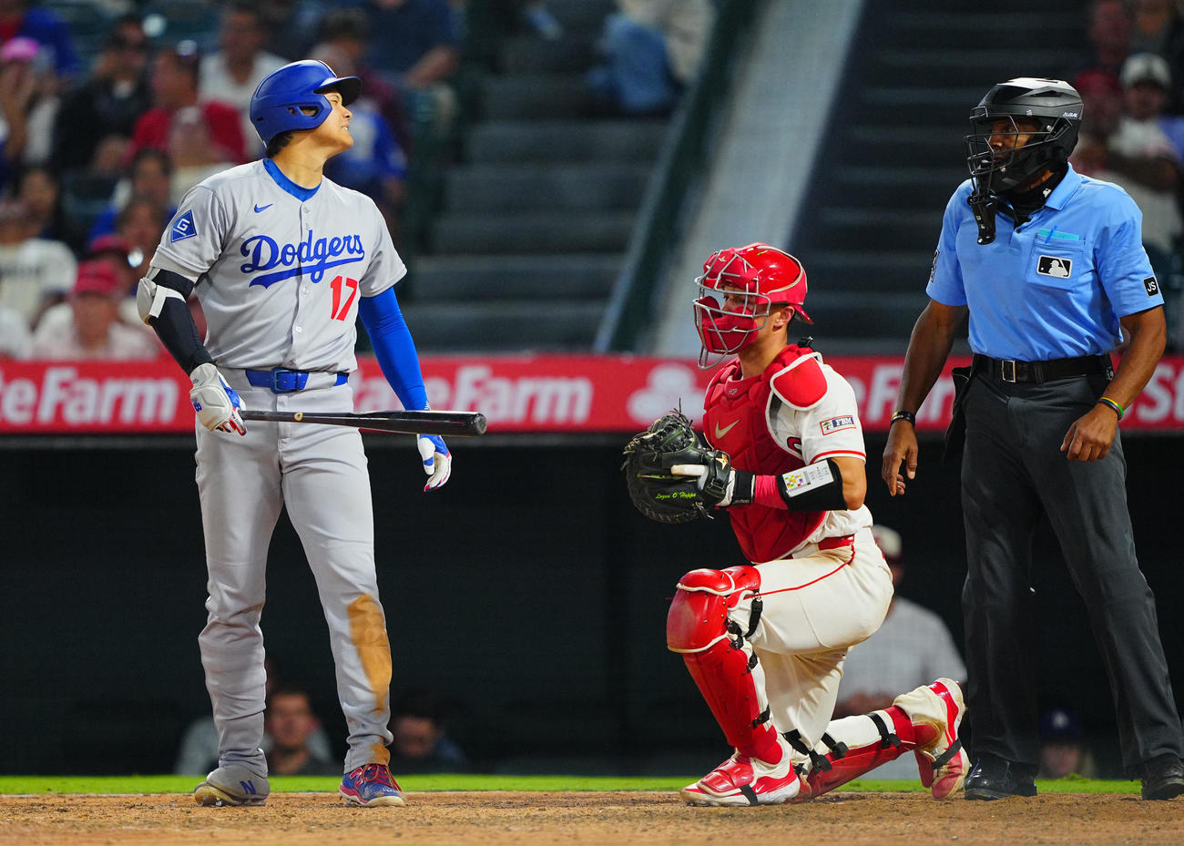 エンゼルス対ドジャース　8回表ドジャース2死、見逃し三振に倒れ厳しい表情の大谷（撮影・垰建太）