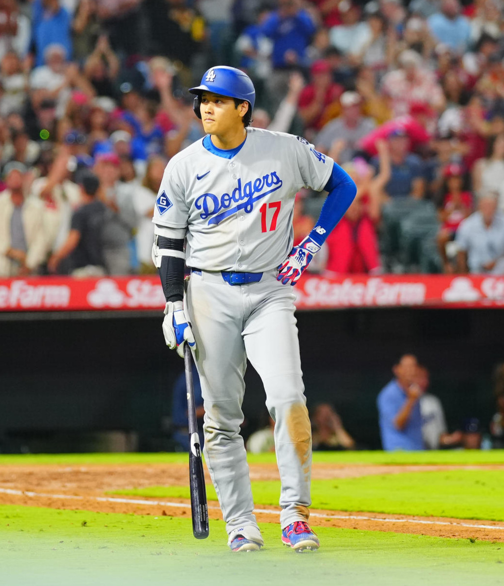 6回表ドジャース無死一、二塁、遊直から三重殺に倒れ、ぼうぜんとする大谷（撮影・垰建太）