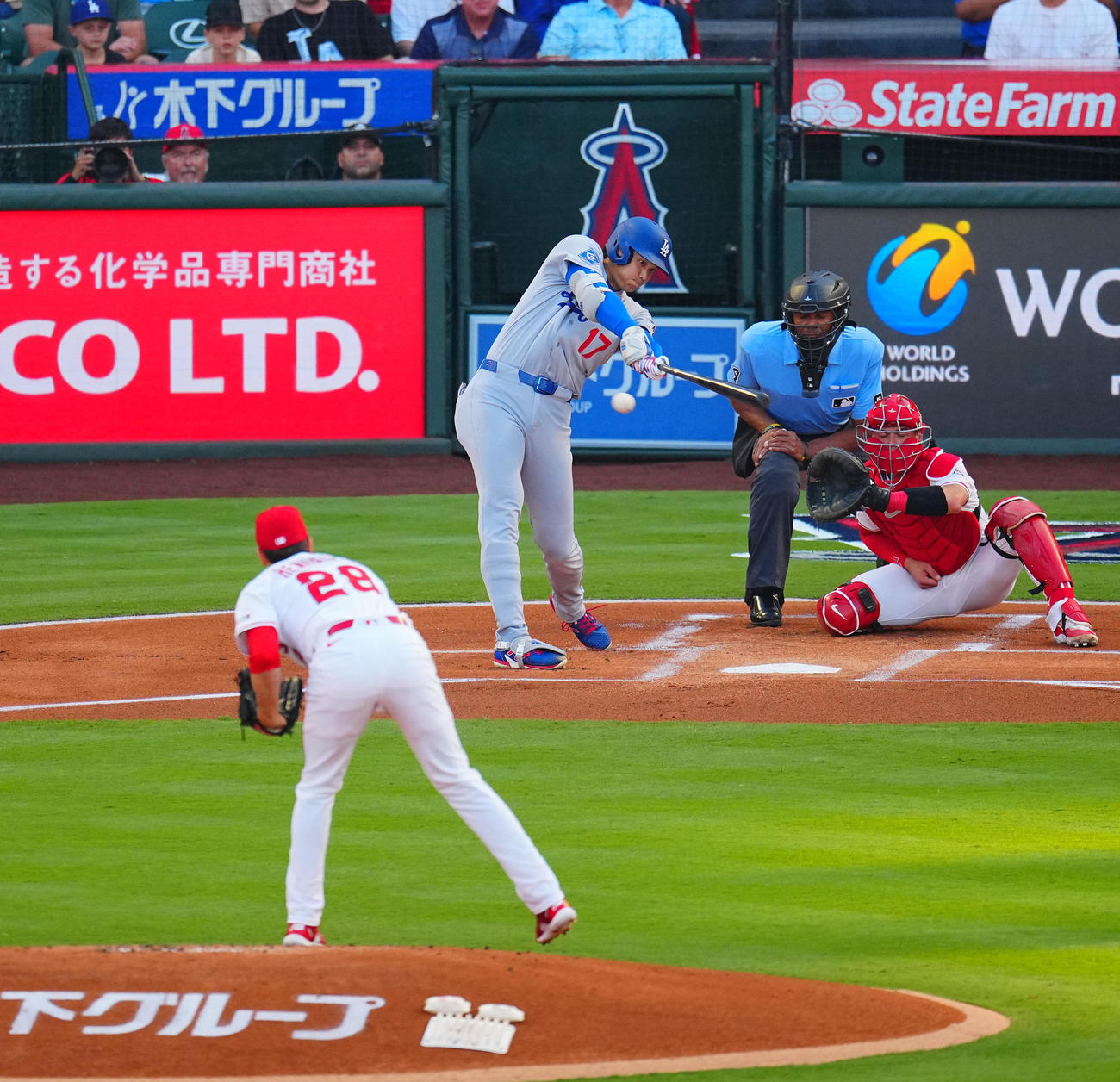 エンゼルス対ドジャース　1回表ドジャース無死、三塁打を放つ大谷（撮影・垰建太）