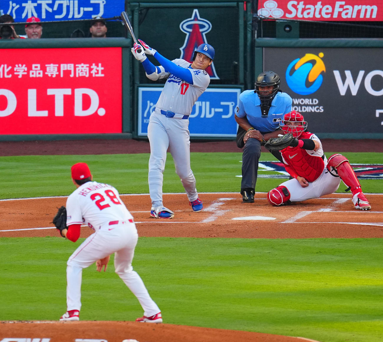 エンゼルス対ドジャース　1回表ドジャース無死、三塁打を放つ大谷（撮影・垰建太）