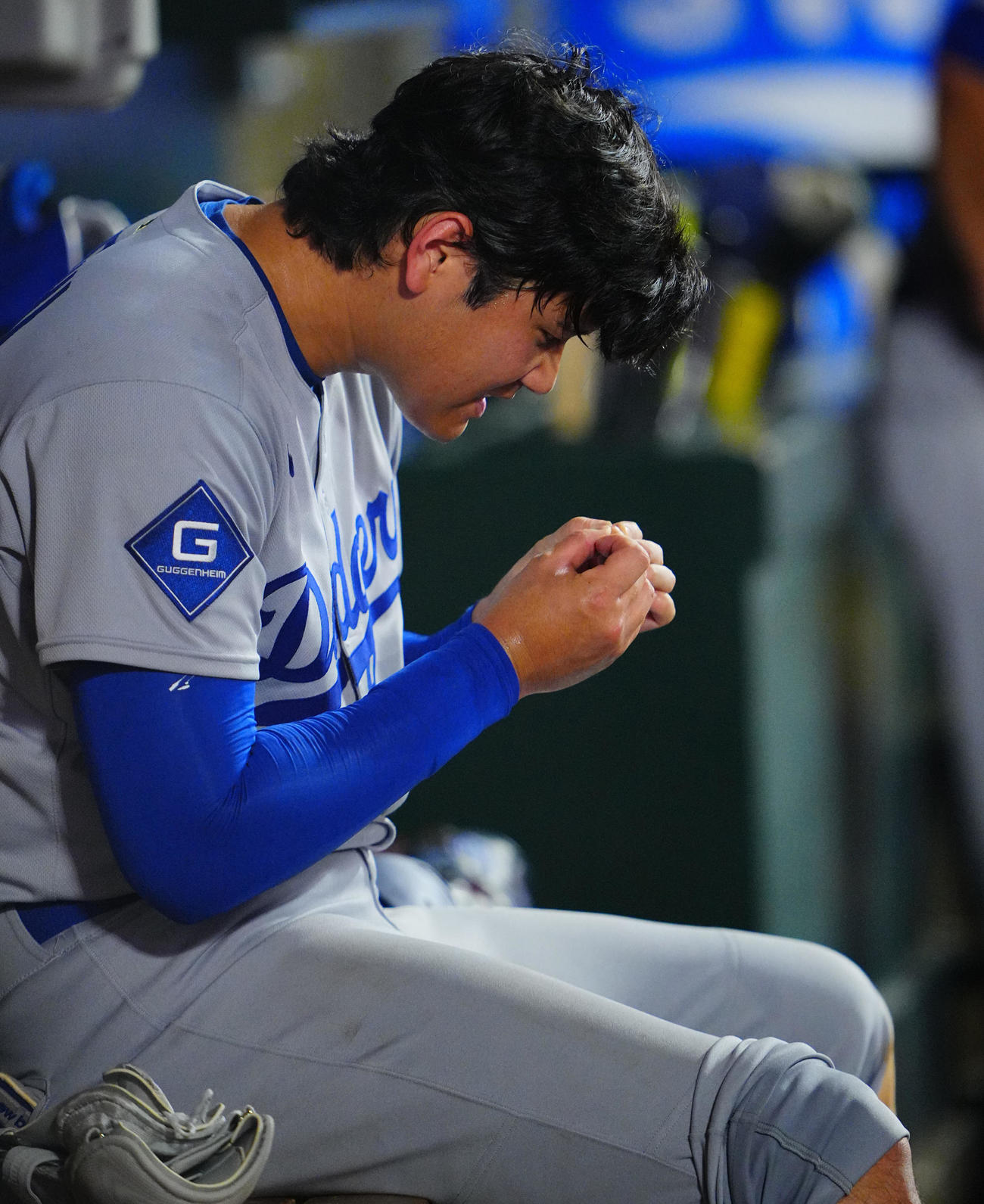 降板した大谷翔平は手の指を気にする（撮影・垰建太）