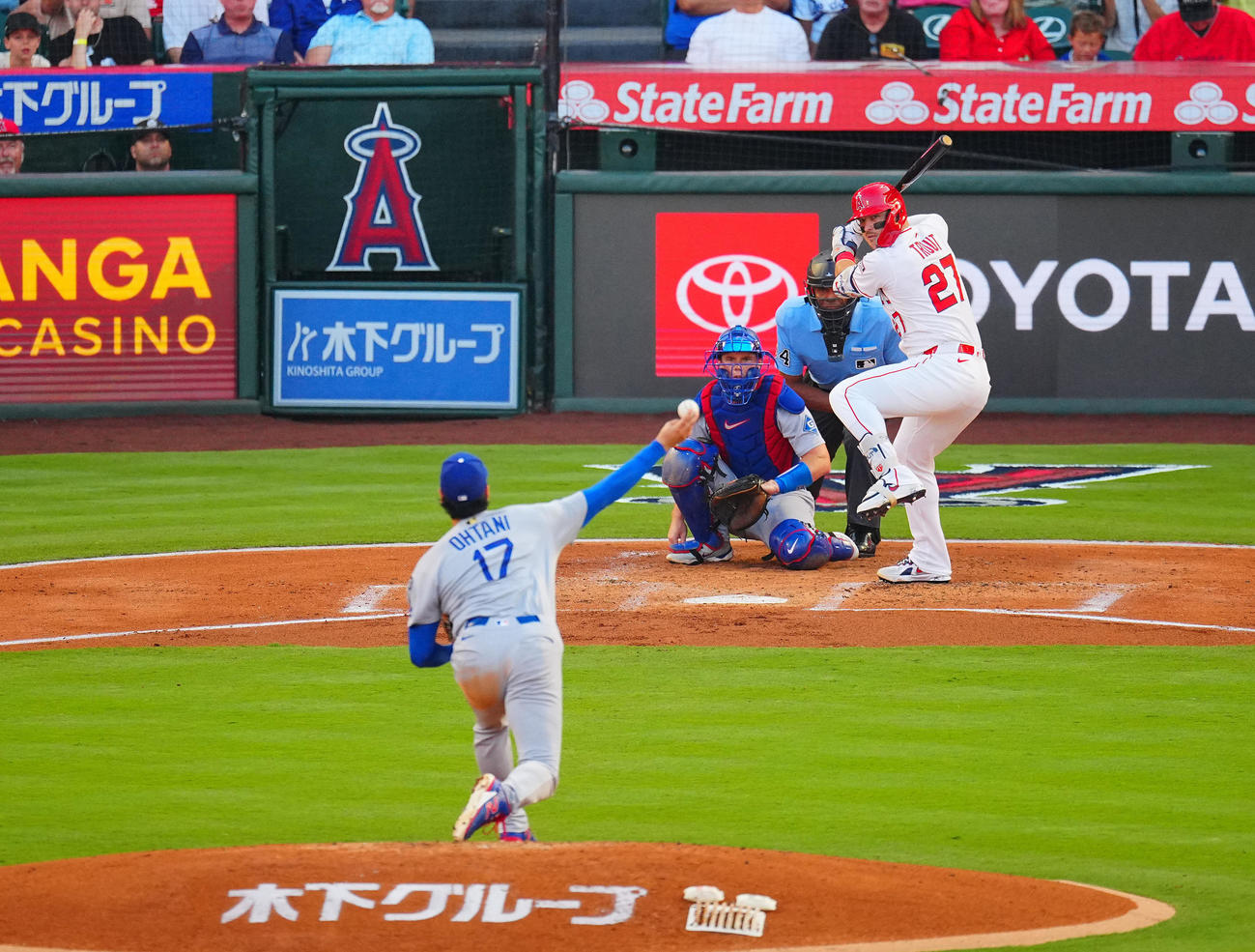 エンゼルス対ドジャース　1回裏エンゼルス2死、ドジャース先発の大谷と対戦するトラウト（2025年8月13日撮影）