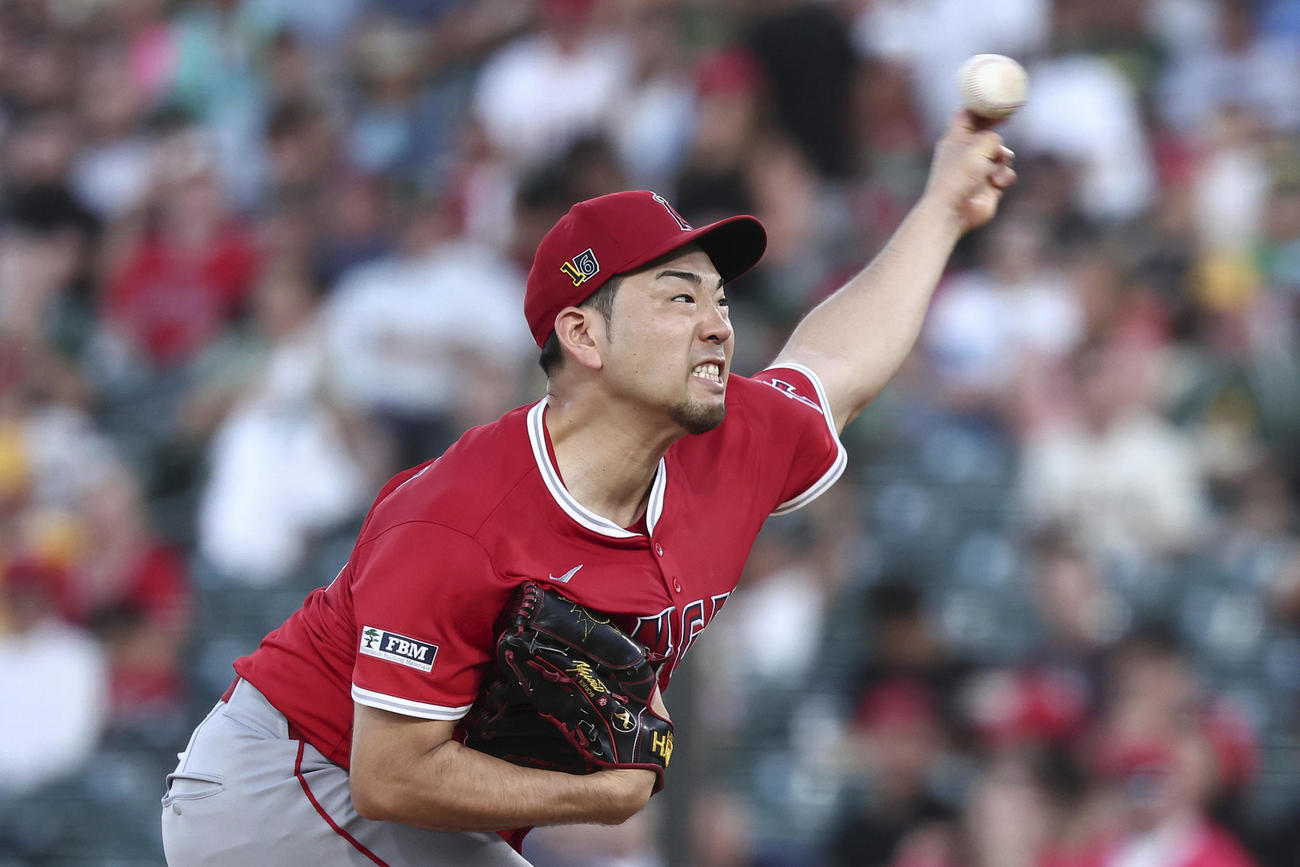 アスレチックス戦で力投するエンゼルス菊池雄星（AP）