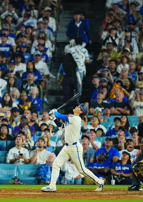 ドジャース対パドレス 6回裏ドジャース2死一塁、一邪飛に倒れる大谷(撮影・垰建太)