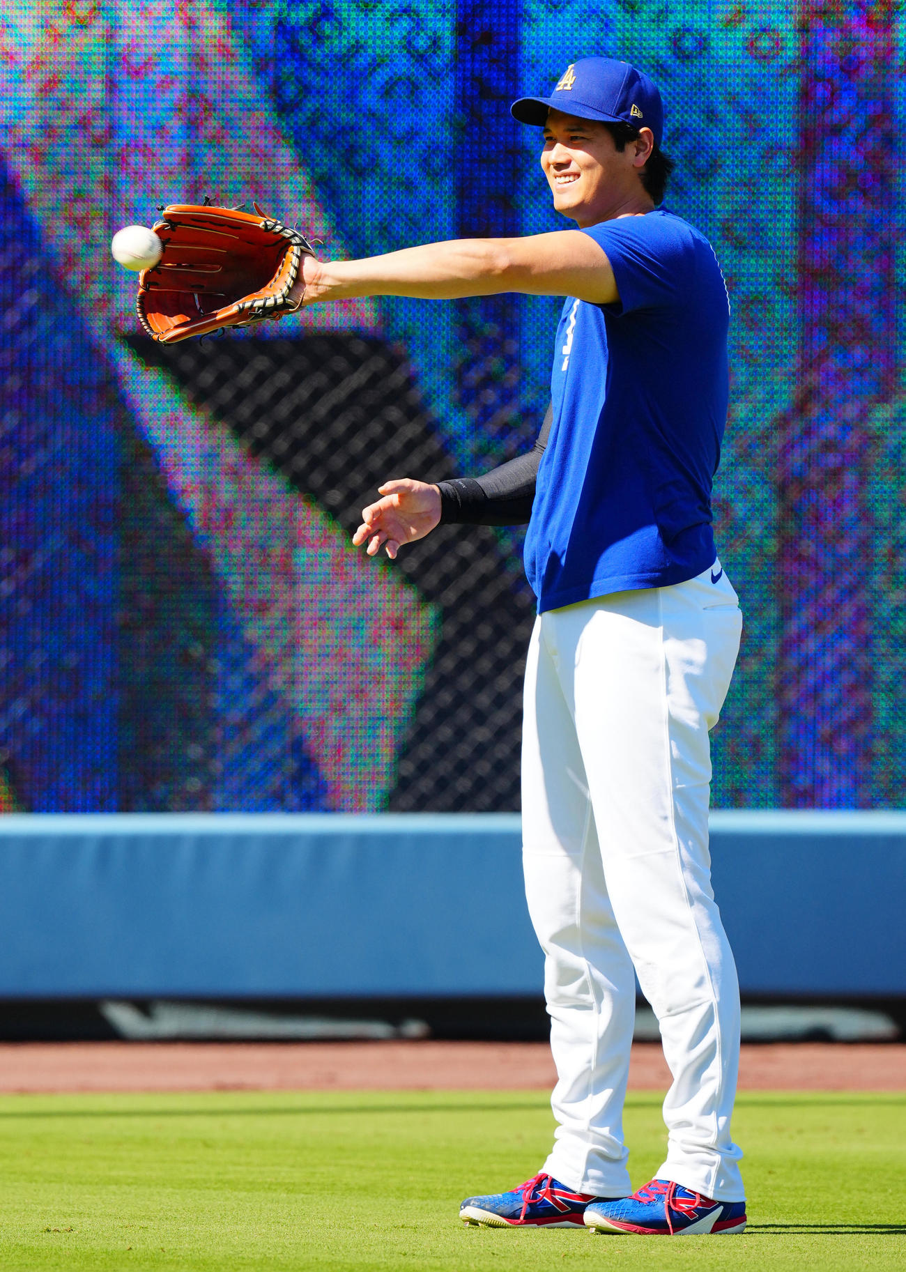 ドジャース対パドレス　リラックスした表情で調整するドジャース大谷（撮影・垰建太）