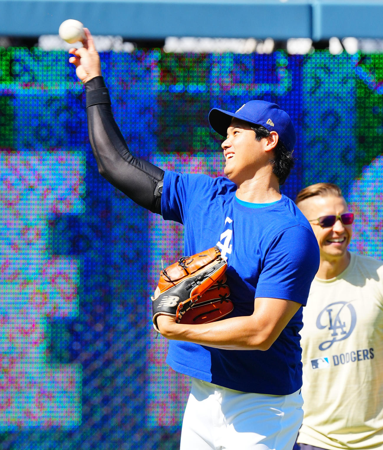 ドジャース対パドレス　リラックスした表情で調整するドジャース大谷（撮影・垰建太）
