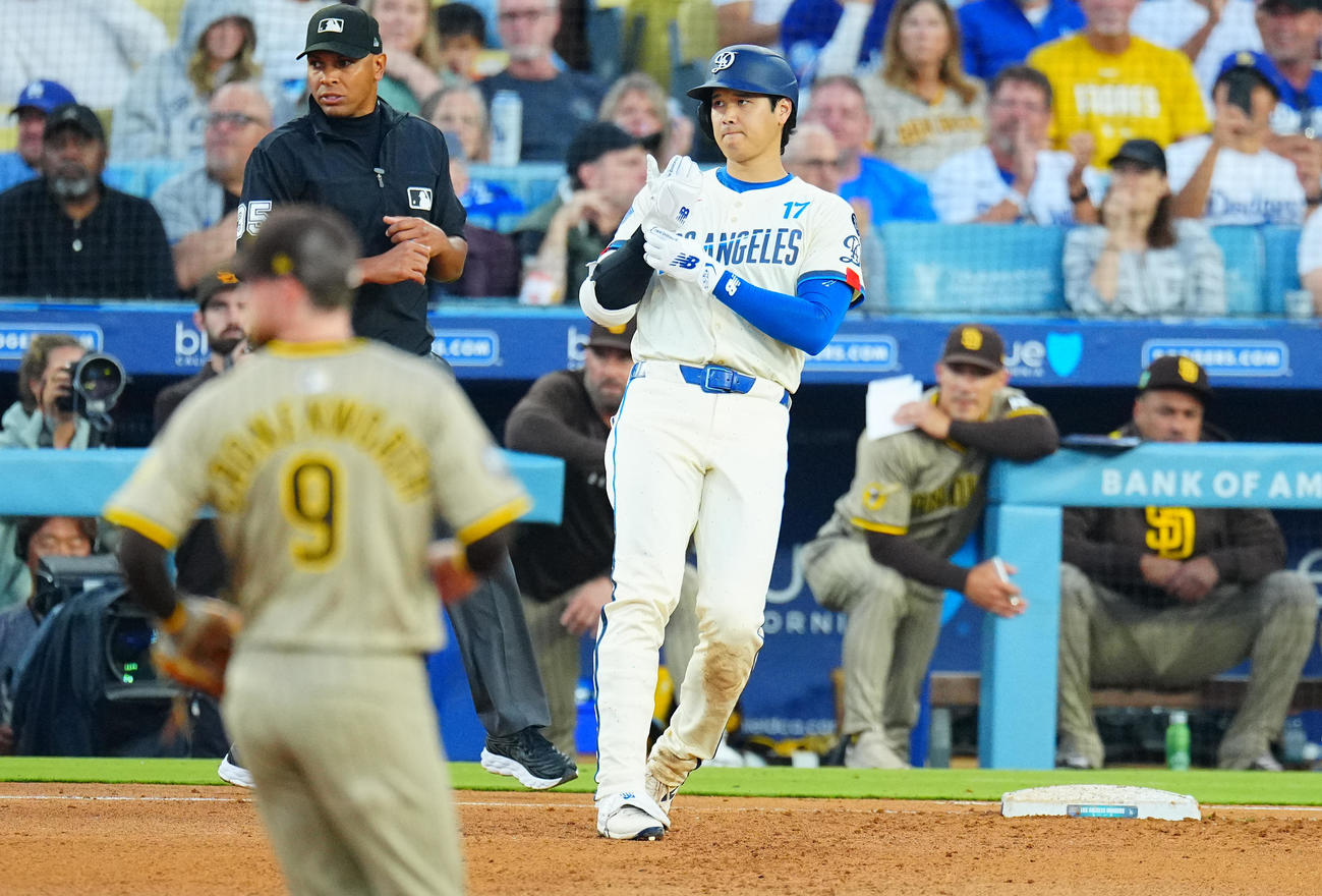 ドジャース対パドレス　4回裏ドジャース1死、中前打を放った大谷（撮影・垰建太）