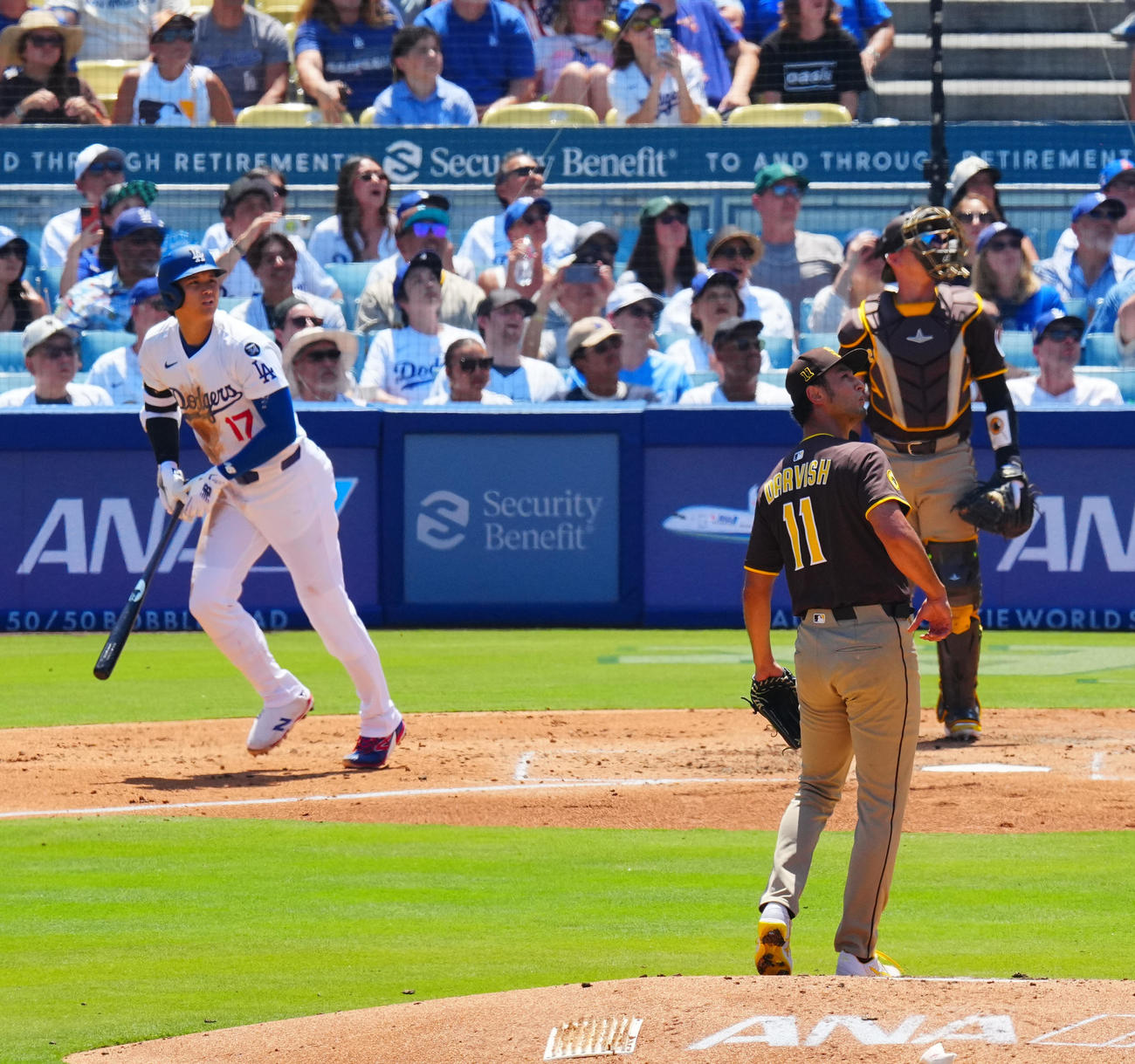 ドジャース対パドレス　2回裏ドジャース1死一塁、大谷を左飛に打ち取るダルビッシュ（撮影・垰建太）