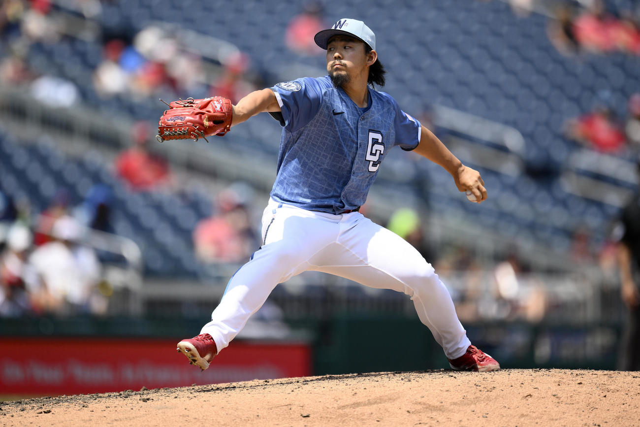 フィリーズ戦でリリーフ登板したナショナルズ小笠原慎之介（AP）