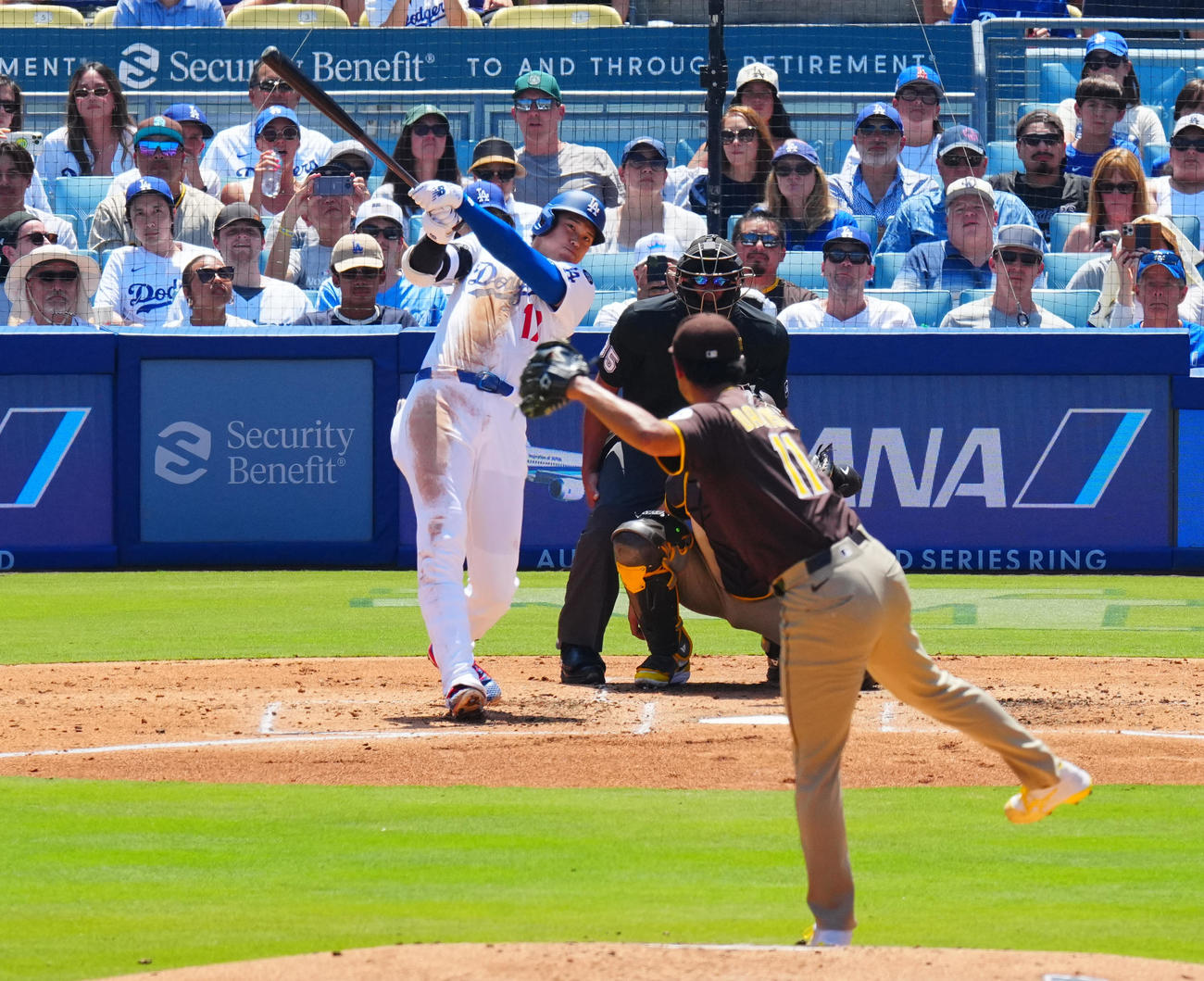 ドジャース対パドレス　2回裏ドジャース1死一塁、左飛に倒れる大谷。投手ダルビッシュ（撮影・垰建太）