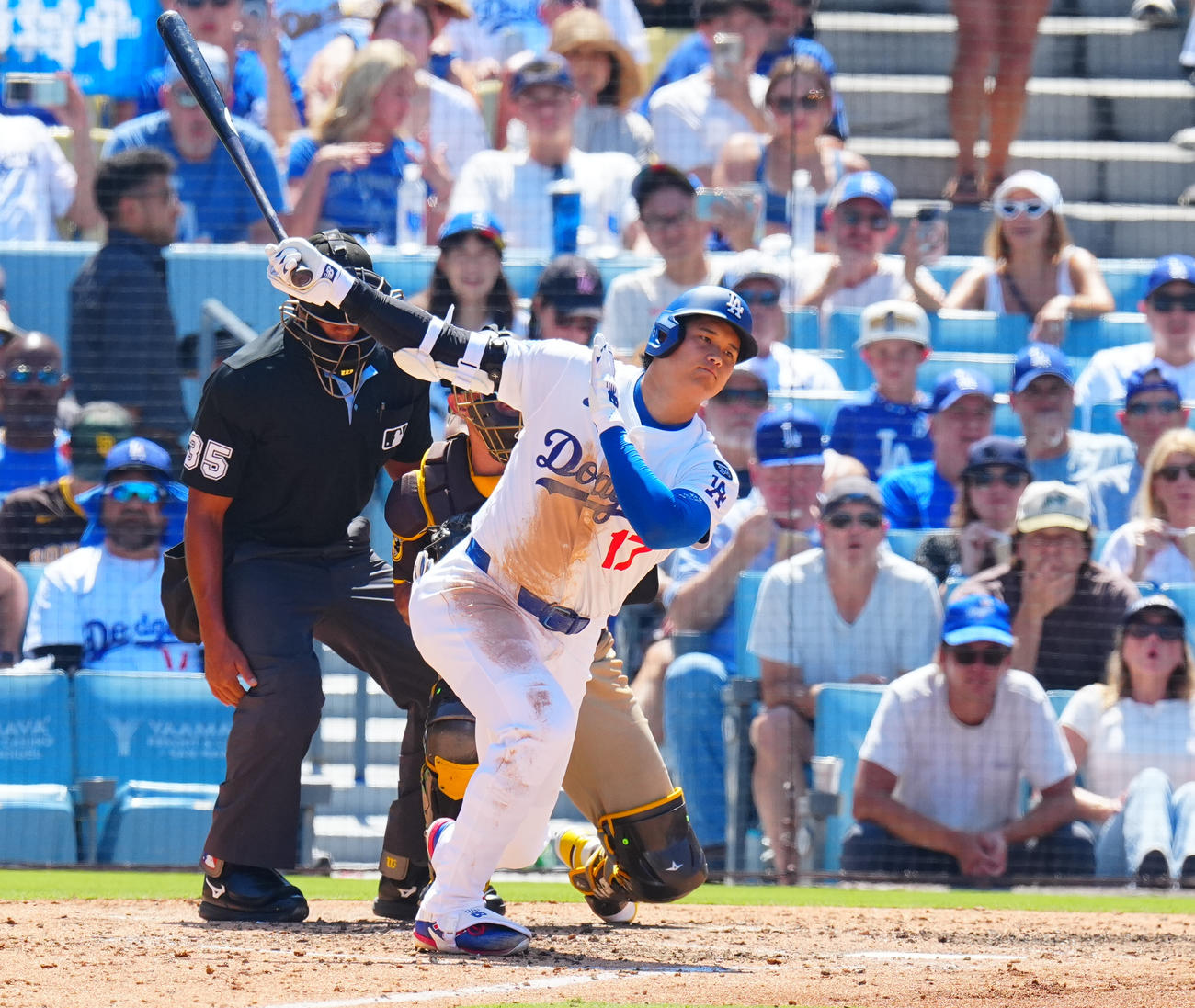 ドジャース対パドレス　5回裏ドジャース1死、空振り三振に倒れる大谷（撮影・垰建太）