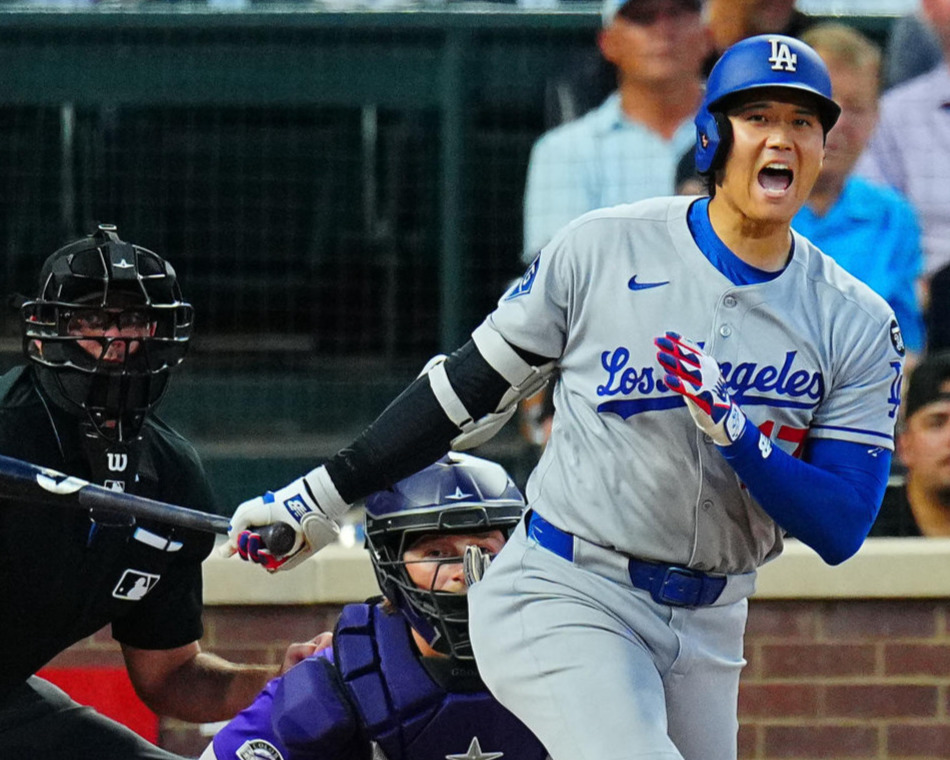 ロッキーズ対ドジャース　5回表ドジャース無死、ファウルの打球に声をあげる大谷（撮影・垰建太）