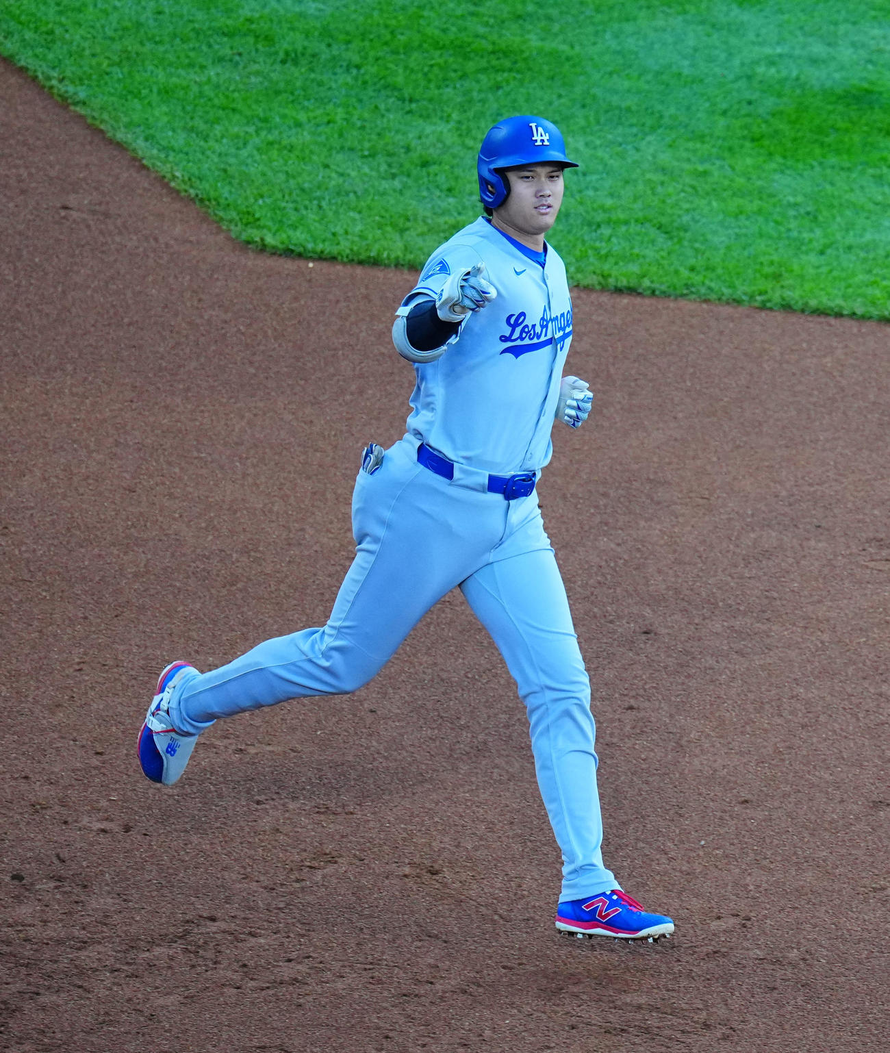 ロッキーズ対ドジャース　2回表ドジャース2死、ソロ本塁打を放つ大谷（撮影・垰建太）