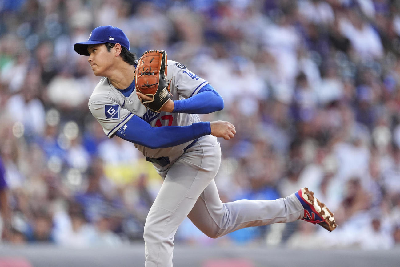 ロッキーズ戦で力投するドジャース大谷翔平（AP）