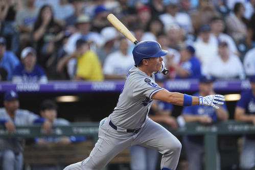ロッキーズ戦3回に適時打を放つドジャースのアレックス・コール（AP）