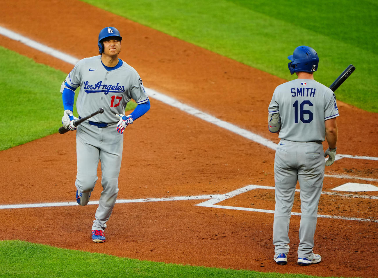 ロッキーズ対ドジャース　3回表ドジャース1死一塁、中飛に倒れ悔しげな表情の大谷（撮影・垰建太）