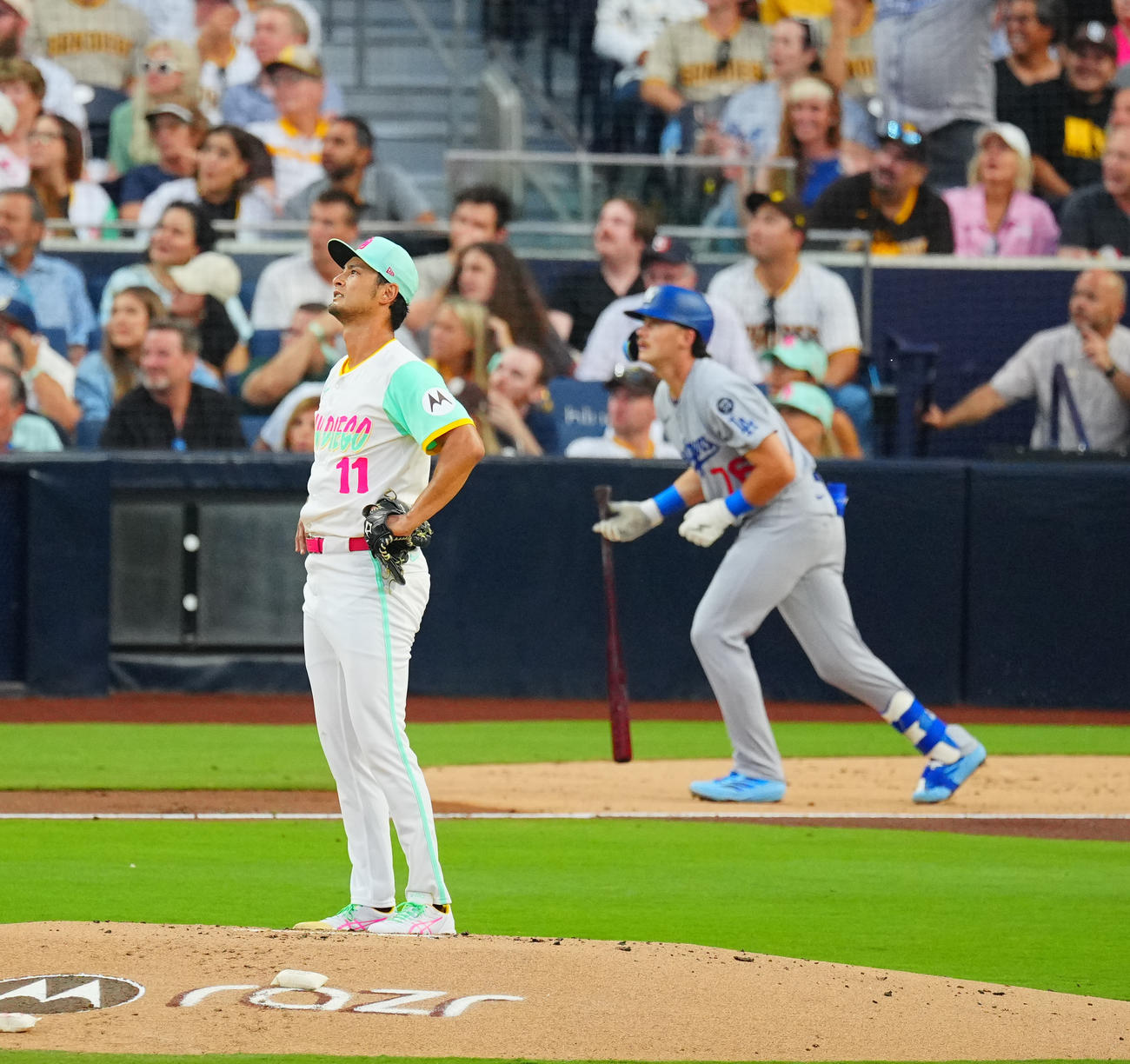 パドレス対ドジャース　3回表ドジャース1死、フリーランドに先制ソロ本塁打を浴びるダルビッシュ（撮影・垰建太）