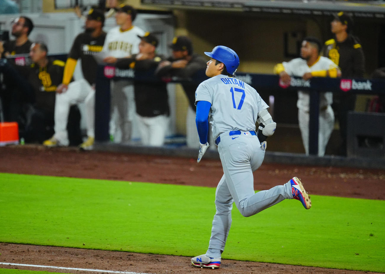 パドレス対ドジャース　9回表ドジャース1死、右飛に倒れる大谷（撮影・垰建太）