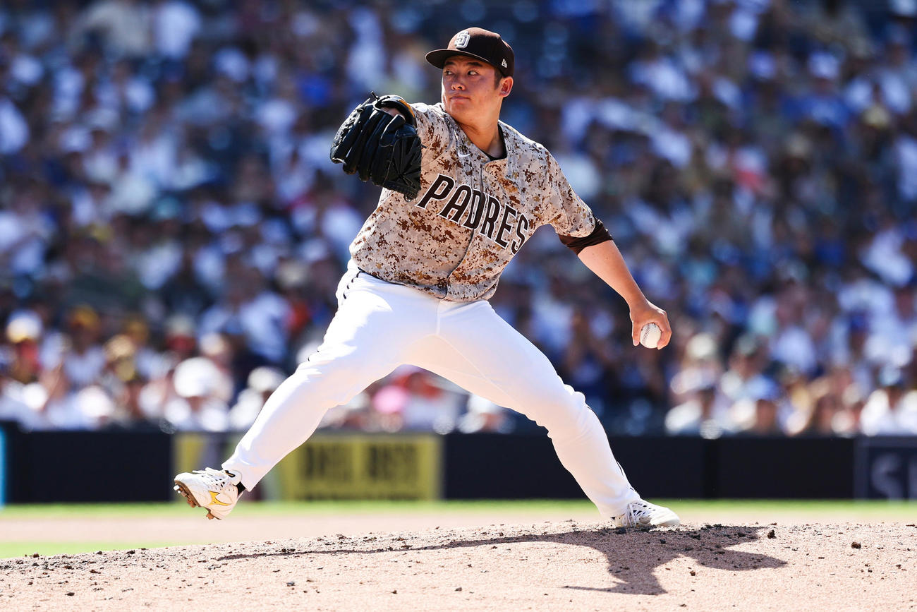 ドジャース戦にリリーフ登板したパドレス松井裕樹（AP)