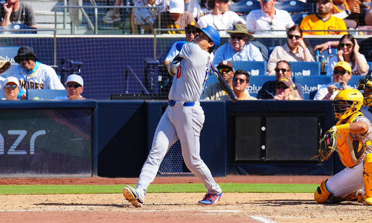 パドレス対ドジャース　9回表ドジャース1死、ソロ本塁打を放つ大谷（撮影・垰建太）