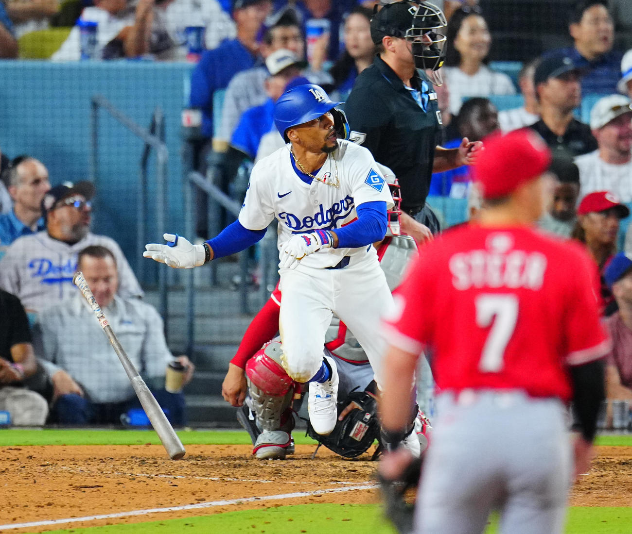 ドジャース対レッズ　7回裏ドジャース1死、左越えソロ本塁打を放つベッツ（撮影・垰建太）