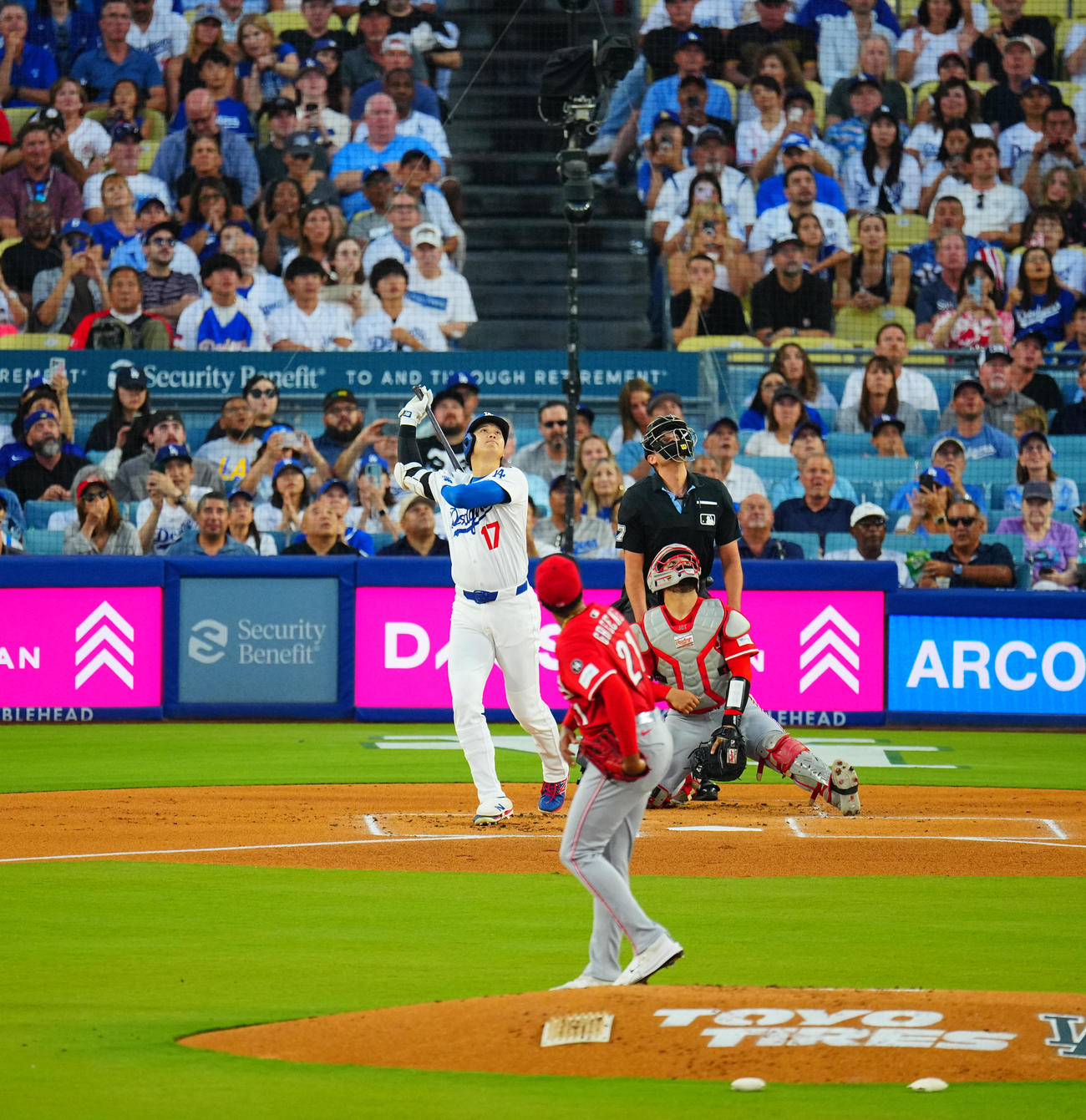 ドジャース対レッズ　1回裏ドジャース無死、三飛に倒れる大谷。投手グリーン（撮影・垰建太）