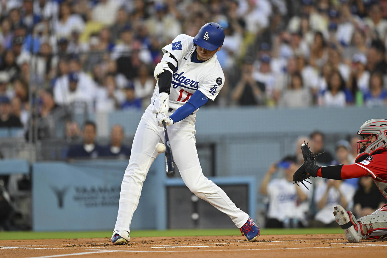 ドジャース大谷翔平はレッズ戦の第１打席はサードフライを打ち上げた（AP）