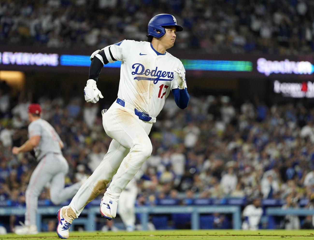 レッズ戦の6回、右前適時打を放ったドジャース・大谷＝ロサンゼルス（共同）