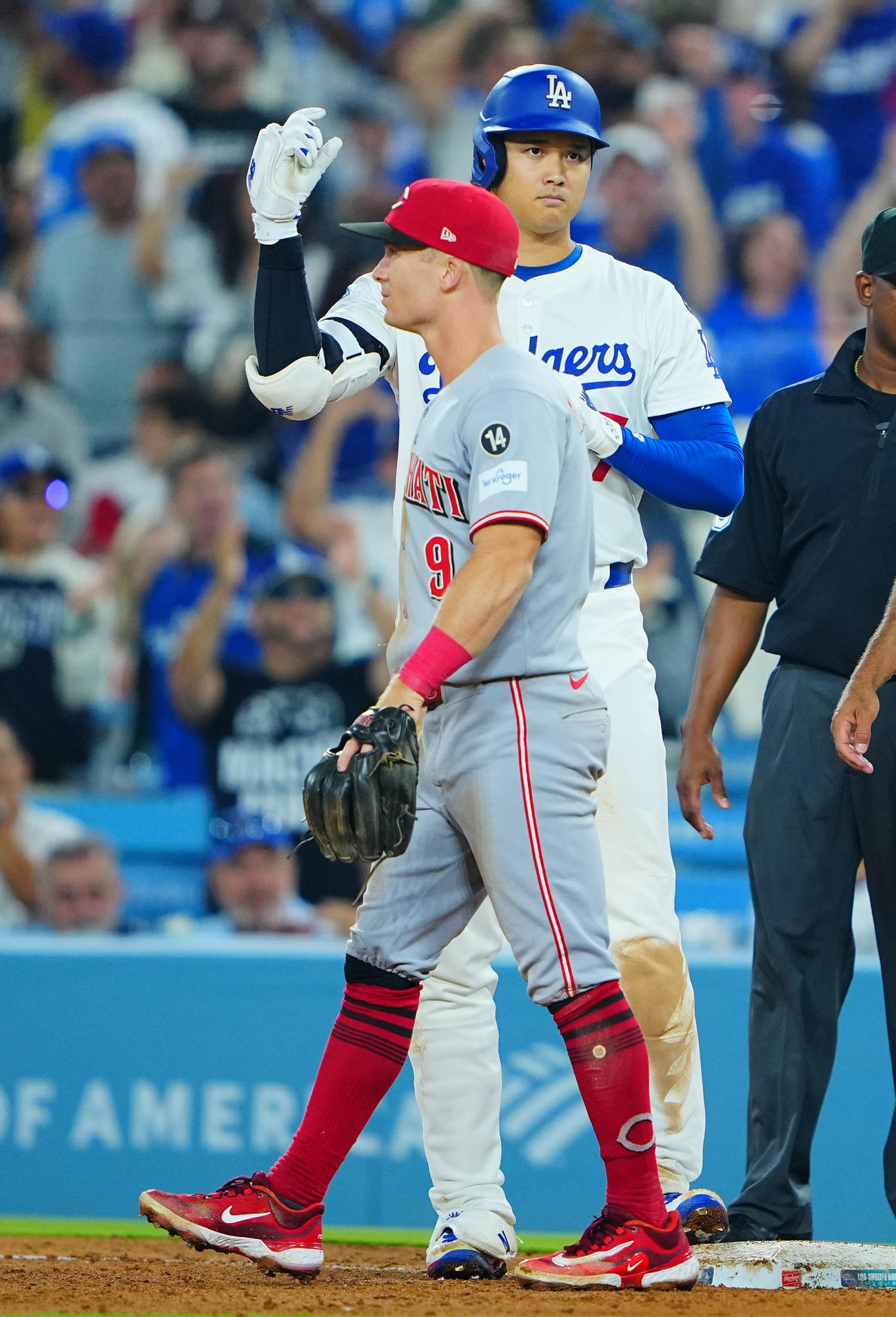 ドジャース対レッズ　6回裏ドジャース2死二塁、適時打を放ちポーズを決める大谷（撮影・垰建太）