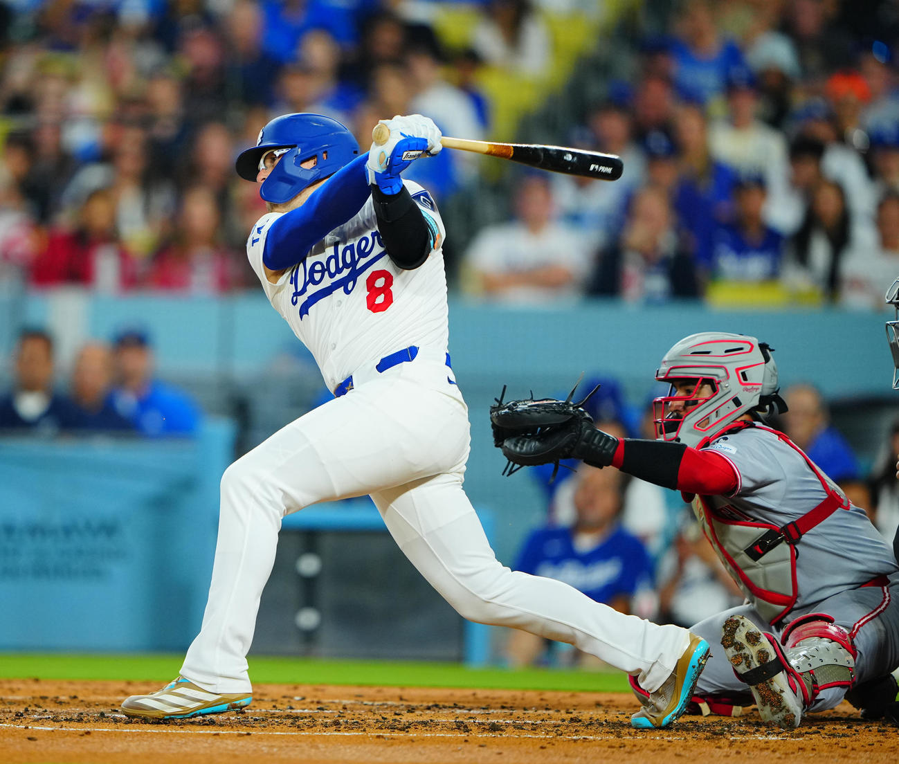 ドジャース対レッズ　2回裏ドジャース2死、二塁内野安打を放つK・ヘルナンデス（撮影・垰建太）