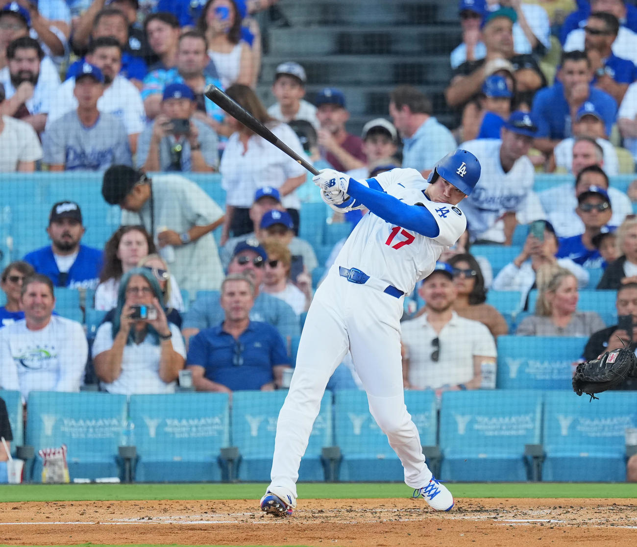 ドジャース対レッズ　4回裏ドジャース無死、右前打を放つ大谷（撮影・菅敏）