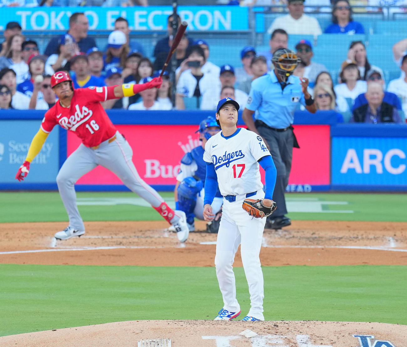 ドジャース対レッズ　3回表レッズ1死、マルテにソロ本塁打を打たれる大谷（撮影・菅敏）