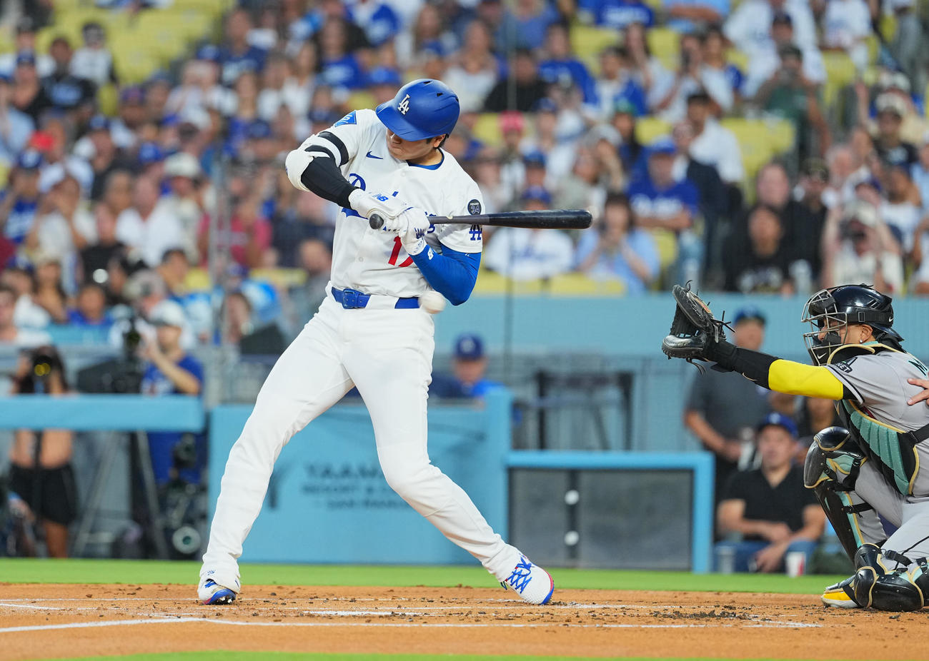 ドジャース対ダイヤモンドバックス　1回裏ドジャース無死、四球を選ぶ大谷（撮影・菅敏）