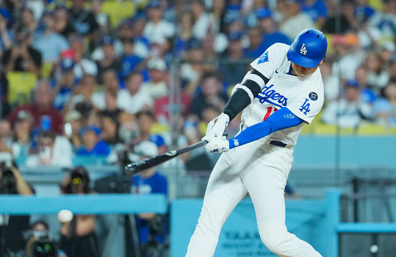 ドジャース対ダイヤモンドバックス　3回裏ドジャース2死、一塁内野安打を放つ大谷（撮影・菅敏）