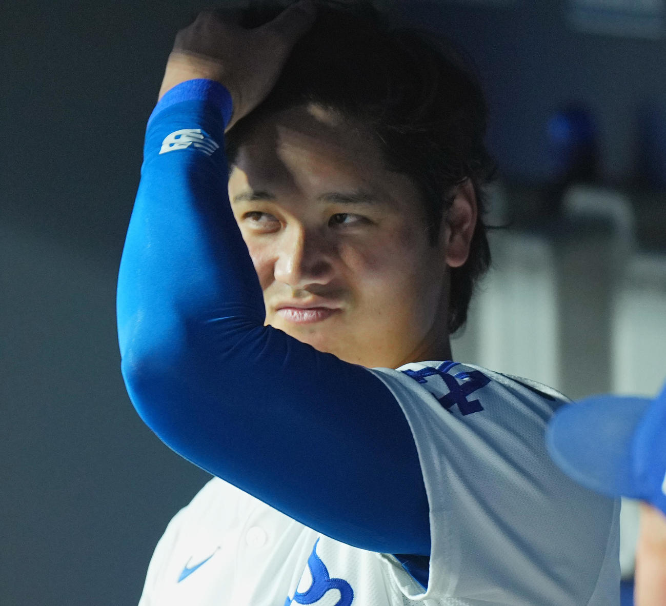 ドジャース対ダイヤモンドバックス　試合中、ベンチで浮かない表情のドジャース大谷（撮影・菅敏）