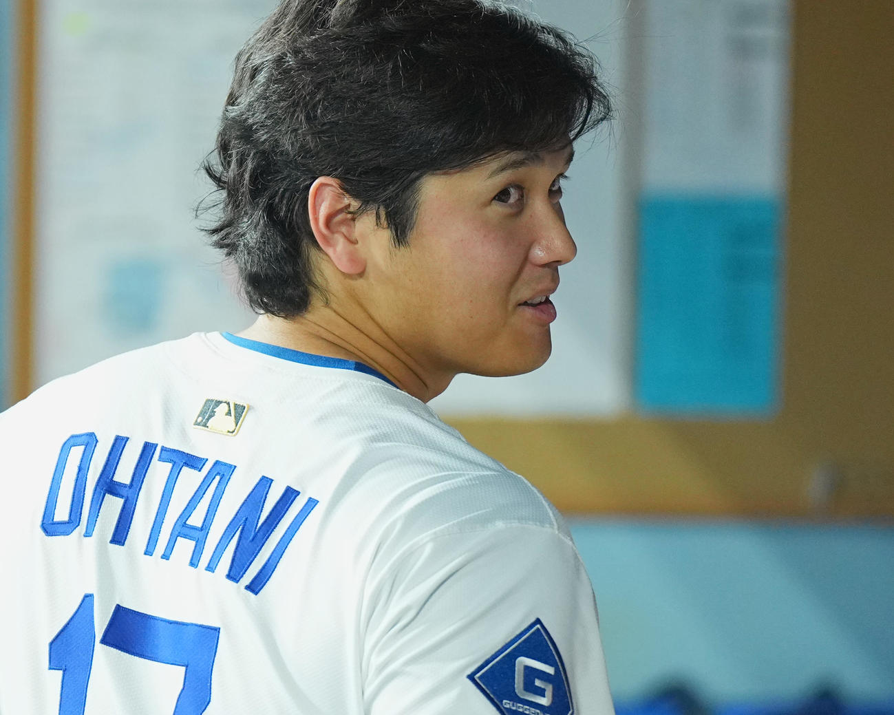 ドジャース対ダイヤモンドバックス　試合中、ベンチで浮かない表情のドジャース大谷（撮影・菅敏）