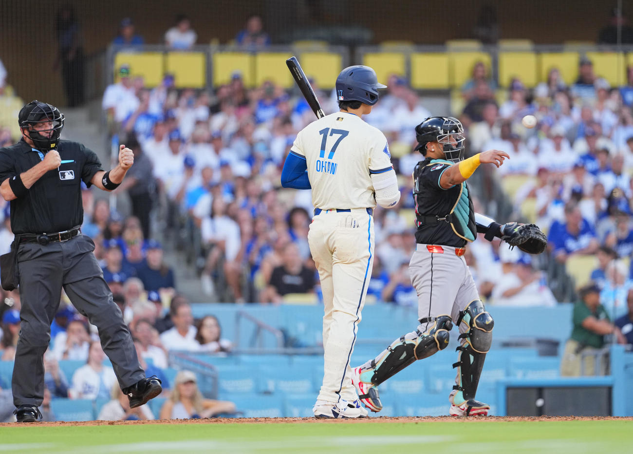 ドジャース対ダイヤモンドバックス　3回裏ドジャース1死、見逃しの三振倒れる大谷（撮影・菅敏）