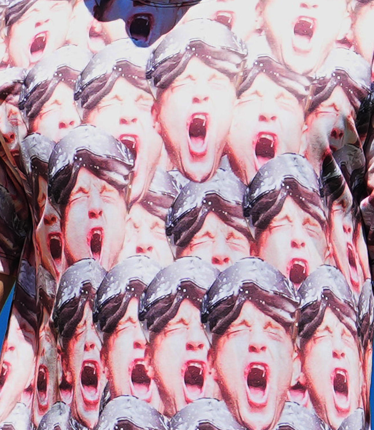 ドジャース対ダイヤモンドバックス　試合前の練習中にアイアトン通訳が着ていたTシャツ（撮影・菅敏）
