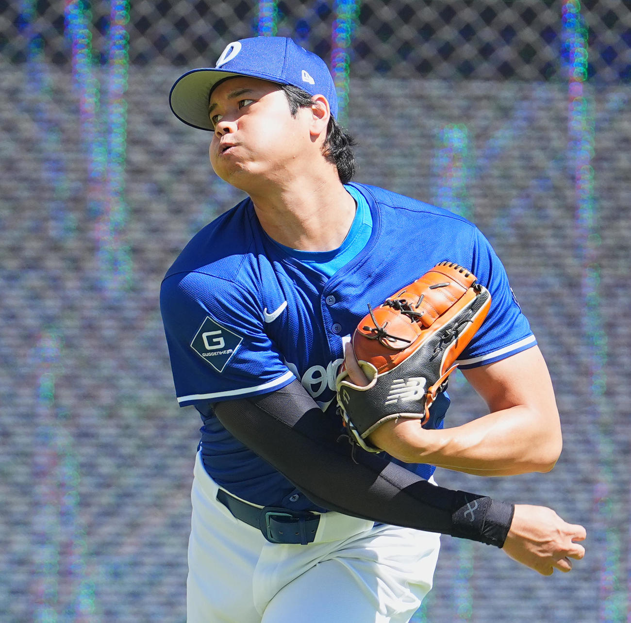 ドジャース対ダイヤモンドバックス　試合前、キャッチボールをするドジャース大谷（撮影・菅敏）