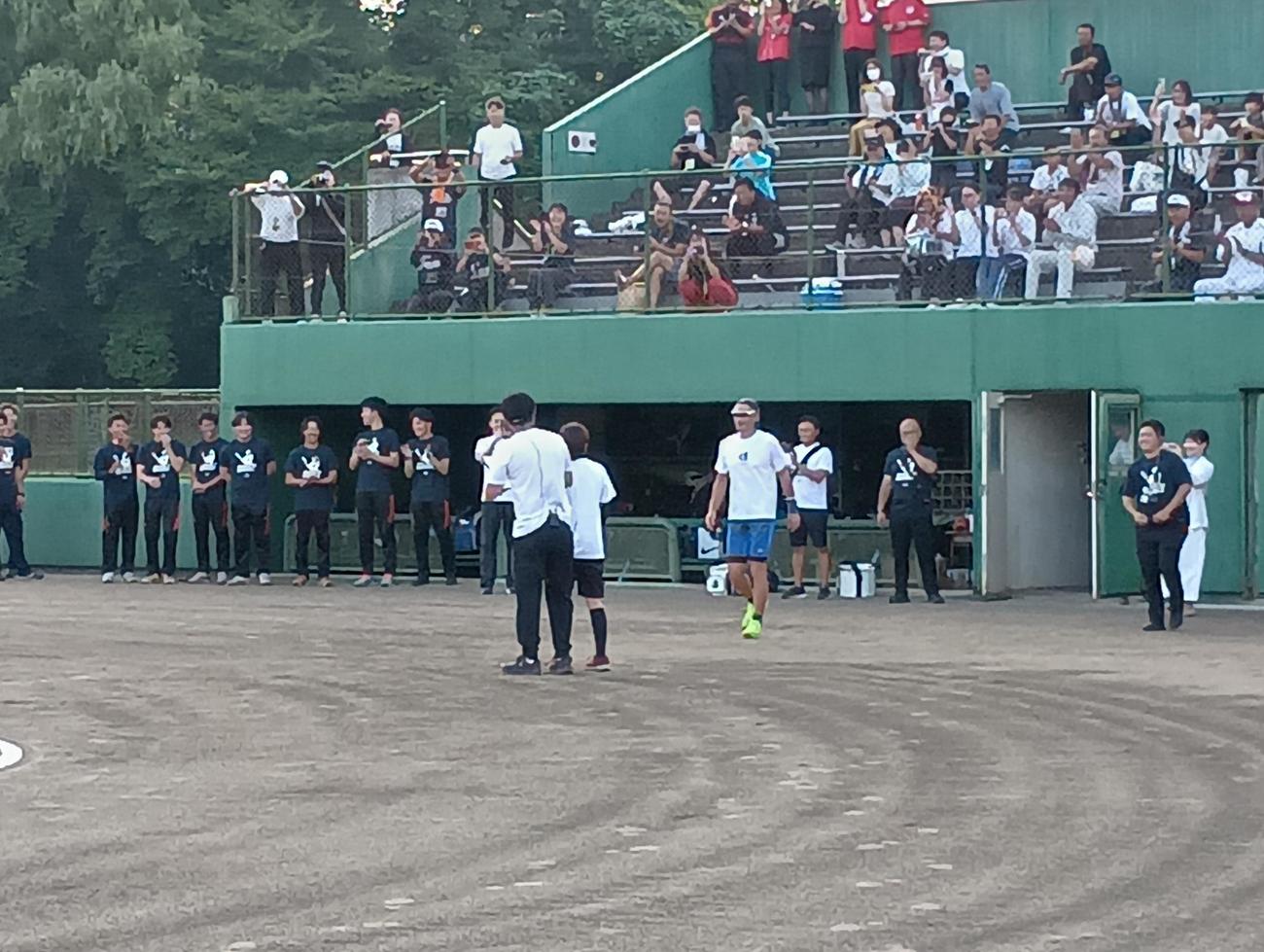 松井秀喜氏の主催する野球教室にサプライズで登場したイチロー氏