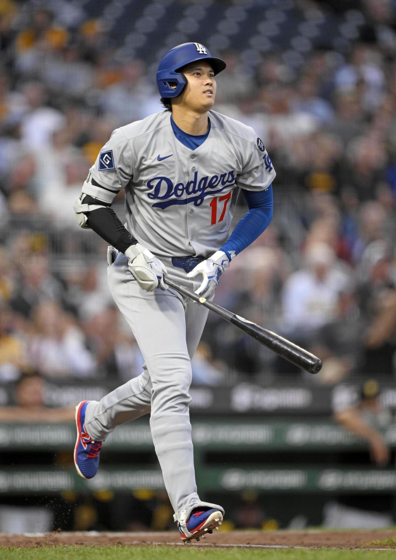 46号ソロを放つドジャース・大谷（共同）