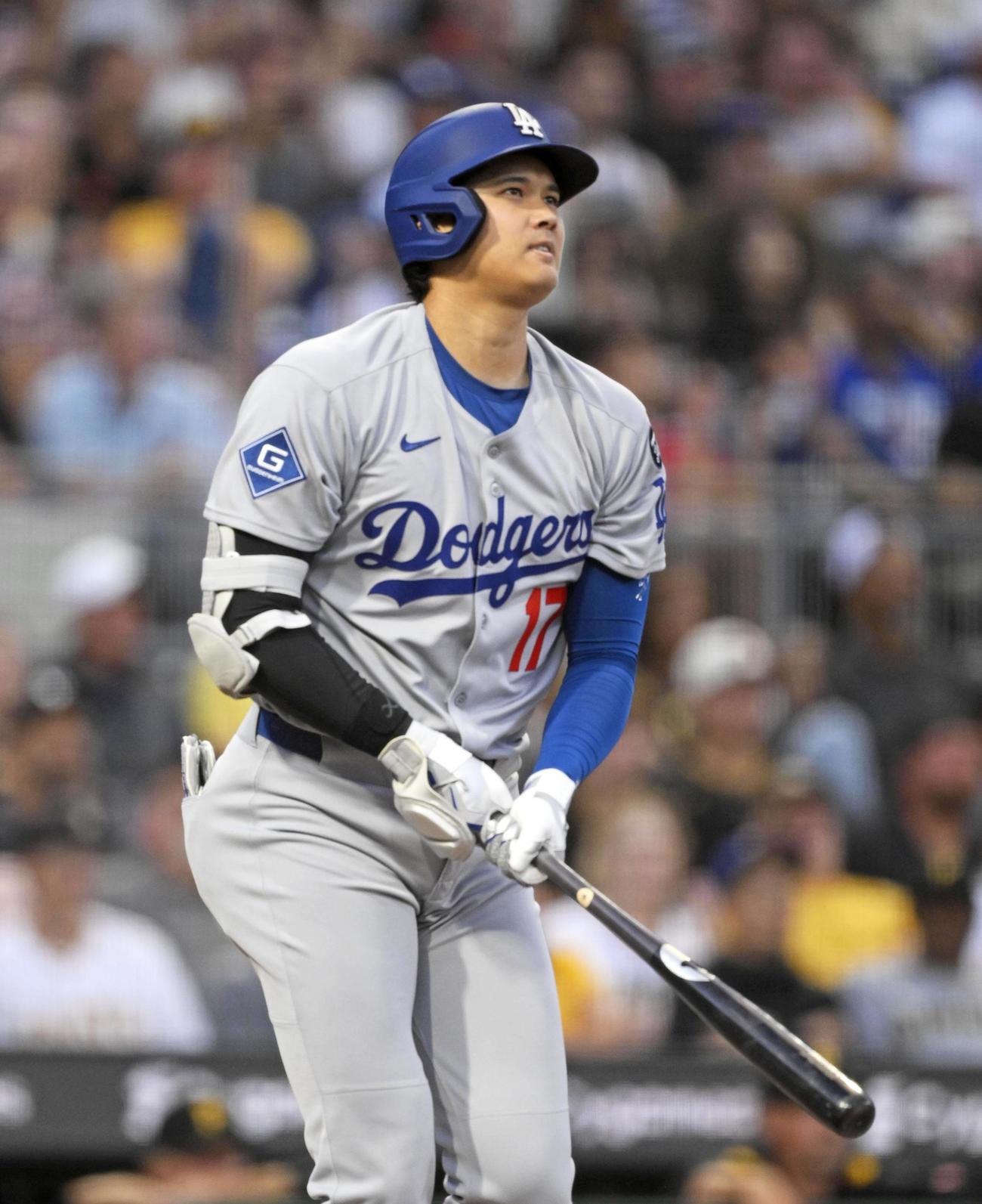 46号ソロを放つドジャース・大谷（共同）