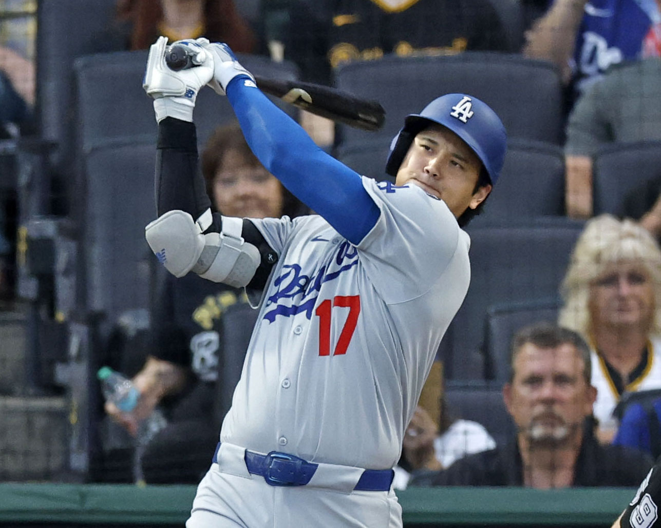 46号ソロを放つドジャース・大谷（共同）
