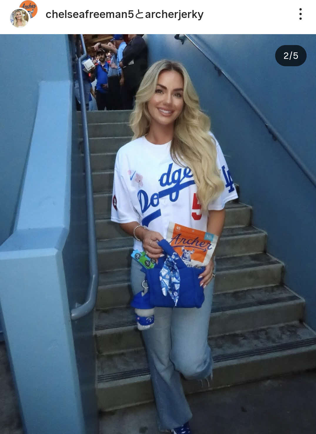 ドジャースユニ姿のチェルシー夫人（チェルシー夫人のインスタグラムから）