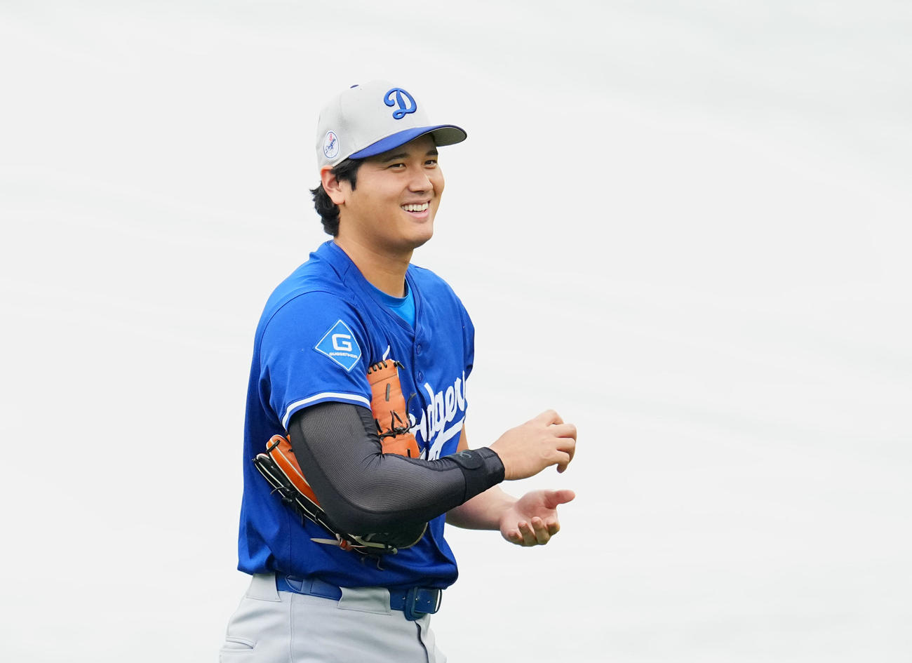 パイレーツ対ドジャース　試合前、キャッチボールで調整するドジャース大谷（撮影・菅敏）