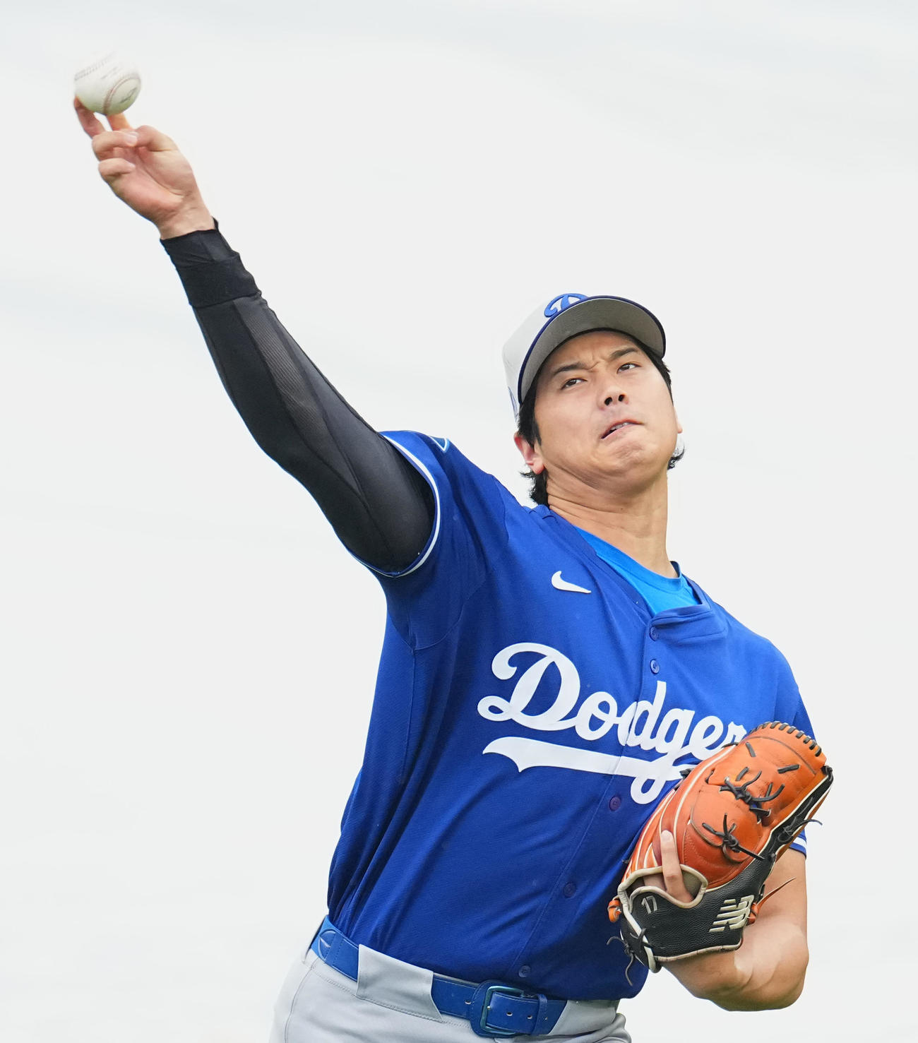 パイレーツ対ドジャース　試合前、キャッチボールで調整するドジャース大谷（撮影・菅敏）