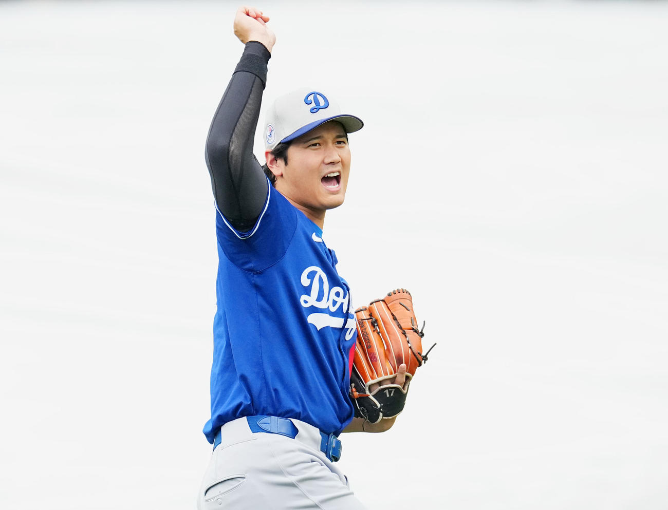 パイレーツ対ドジャース　試合前、キャッチボールで調整するドジャース大谷（撮影・菅敏）