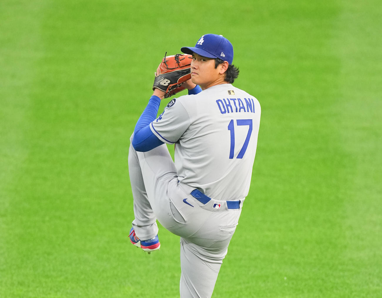 オリオールズ対ドジャース　試合前、アップをするドジャース大谷（撮影・菅敏）